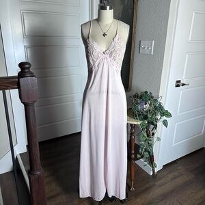 Vintage 70s 80s Adonna light pink with lace trim maxi long night gown Size M